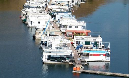 How to Paint and Protect a Houseboat Roof