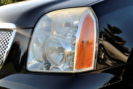 How to Clean Truck Headlights – 3 Methods